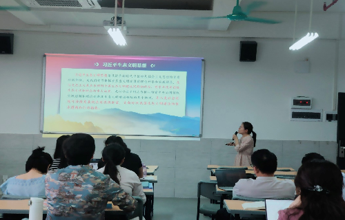 s500_李梦梦老师进行微课展示.png