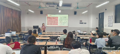 s500_杨霞主任介绍课程情况.png