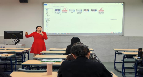 s500_赵立娜老师进行教学展示.png
