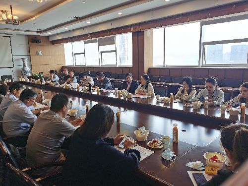 s500_郭华鸿在小组会议中发言.jpg