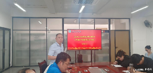 s500_教工党支部副书记桑立群领学《条例》.png