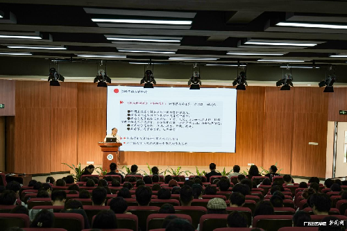 s500_雍和明校长现场授课.png