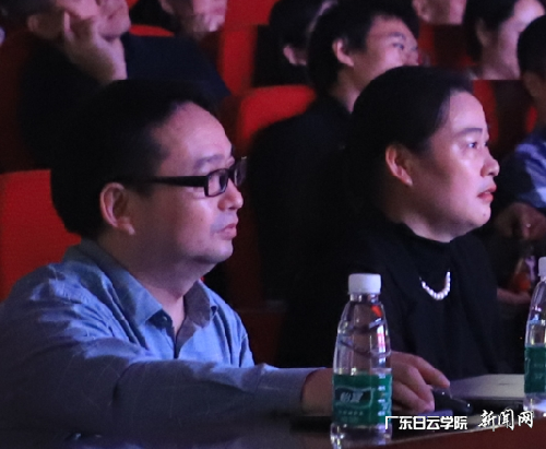s500_观影中4.png