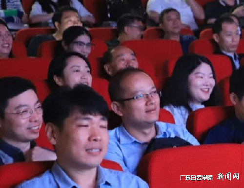 s500_观影中1.png