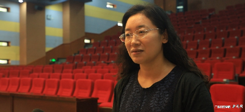 s500_赵立娜老师接受观影采访.png
