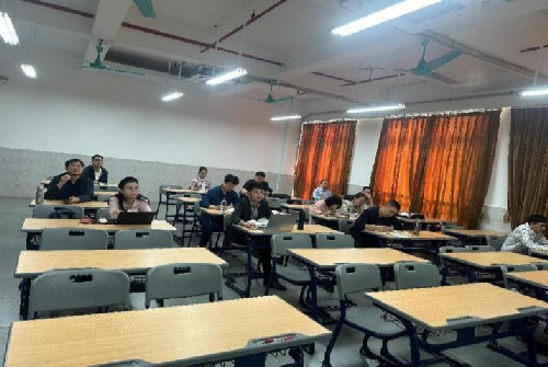 s500_集体备课会现场.png