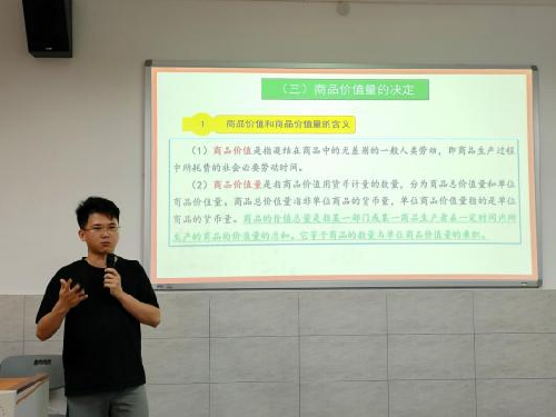 s500_两位教师作教学展示2.png