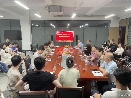 s500_全体教师参加培训会.png