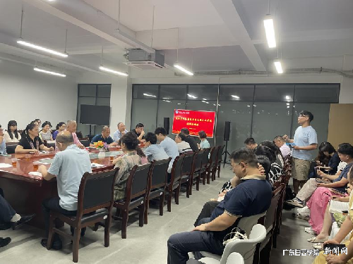s500_孙国忠书记与青年教师交流.png
