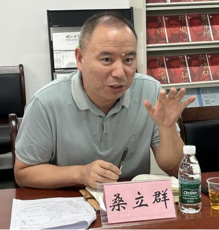 桑立群副院长介绍马院教育教学情况.png